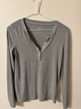 GAP Women's Heather Gray Long Sleeve Henley
